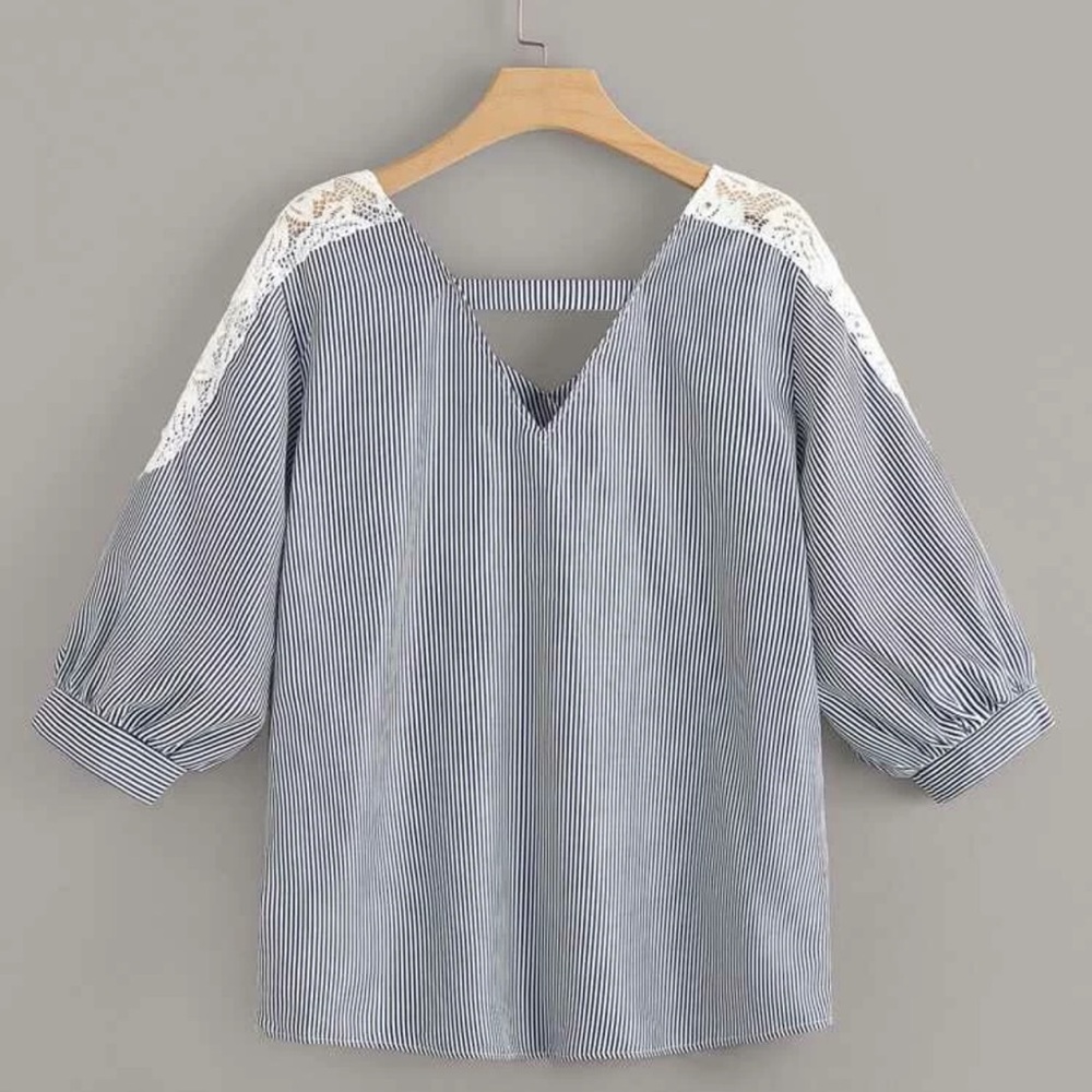 NWOT  V neck Lace insert top plus size